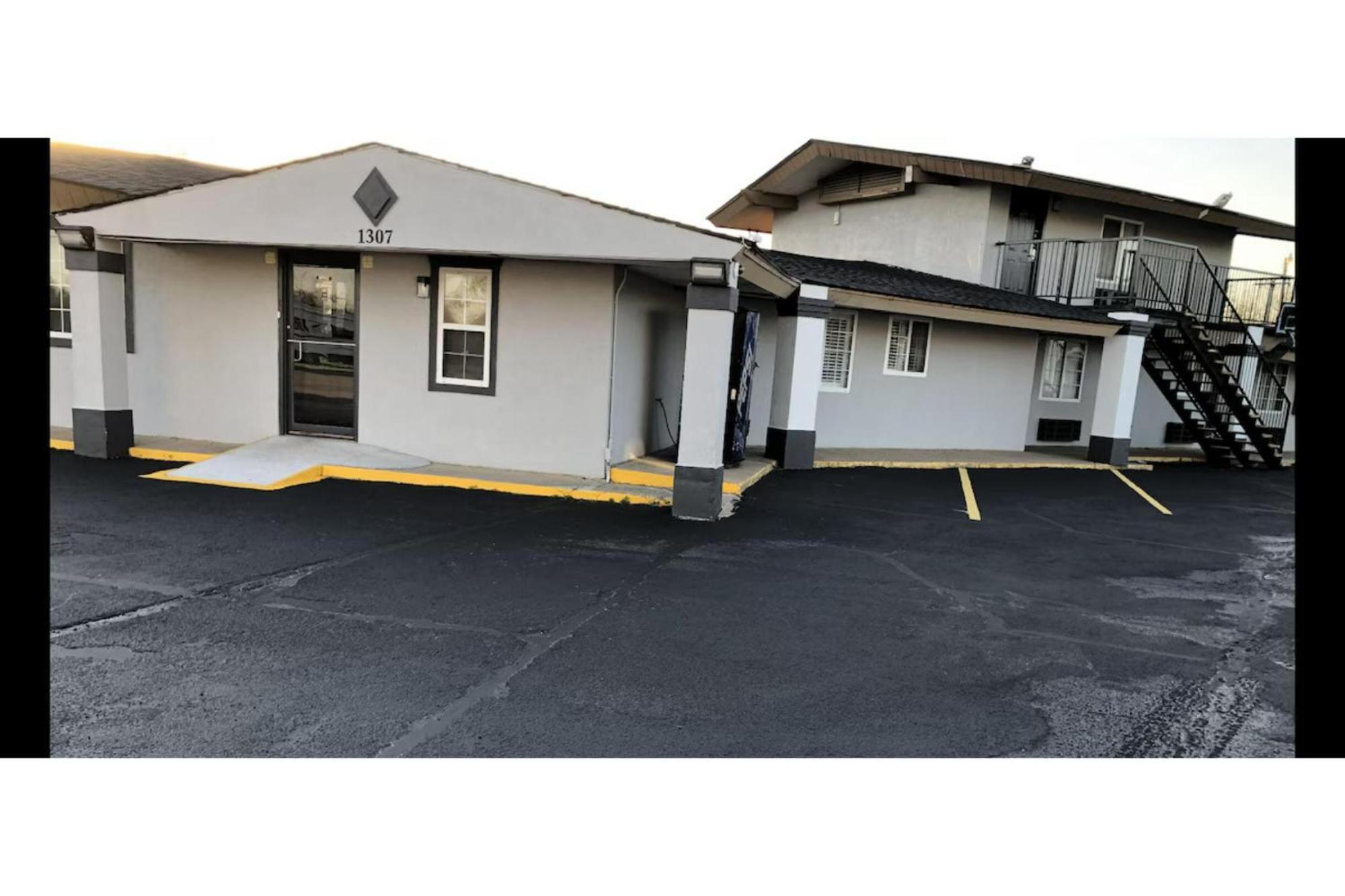 Deluxe Inn & Suites By Oyo Miami Ok Exterior foto